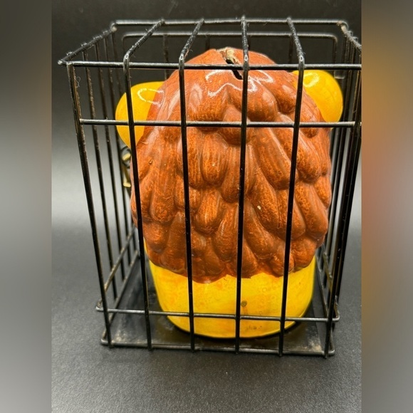 VTG Price Products Kitschy Lion in Cage Coin Ceramic Bank 1970s Made in Taiwan - Picture 8 of 9